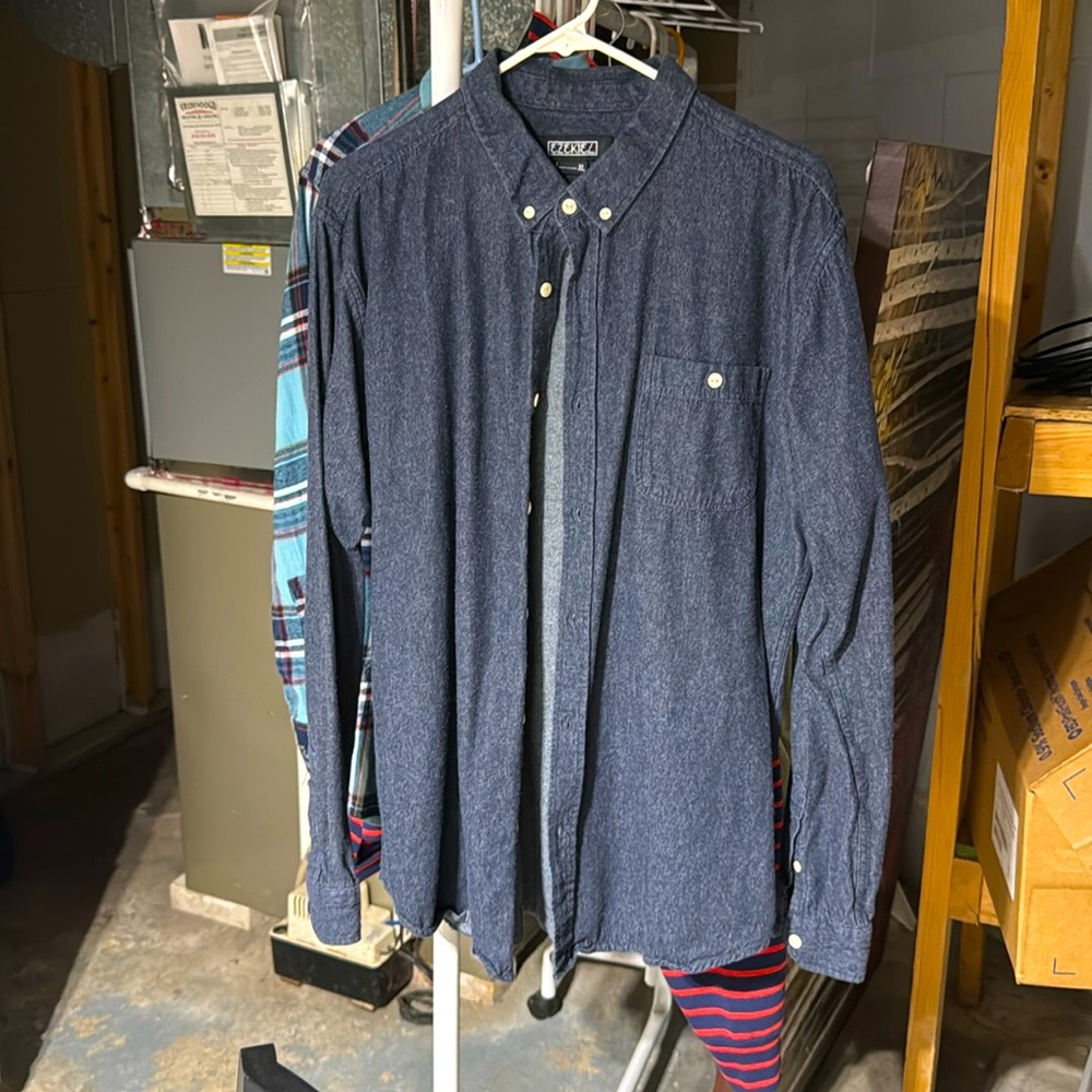 Men’s ezekiel xl denim shirt